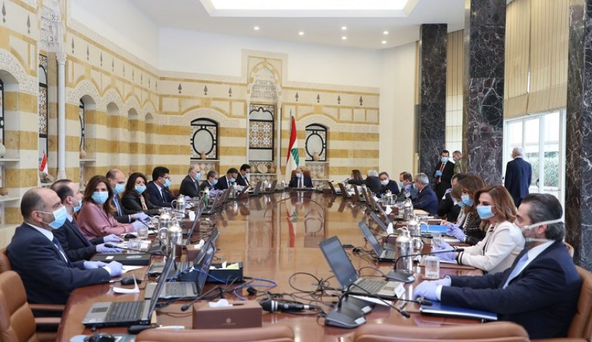 لبنان.. توزيع مساعدات مالية وأزمة المصارف مستمرة