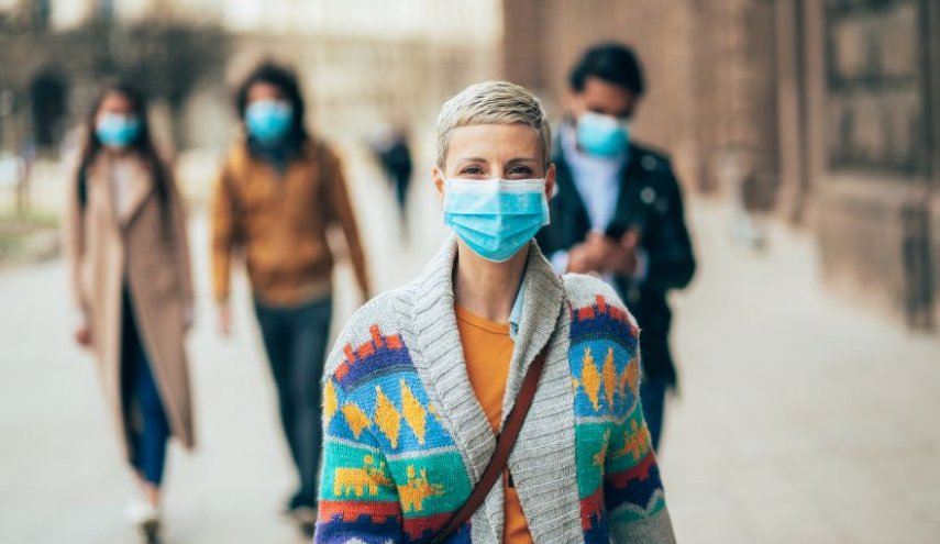 خبراء: 1.5 متر من التباعد الإجتماعي غير كاف للحماية من كورونا
