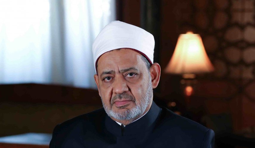 شيخ الأزهر يعلق على رفض دفن طببية توفيت بكورونا فى مصر