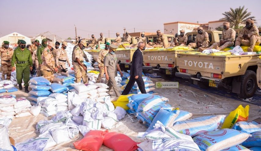الجيش الموريتاني يسلم معونات غذائية لـ 20 ألف أسرة