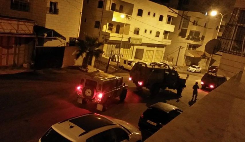 حملة اعتقالات للاحتلال بالضفة تطال نائبا وأسرى محررين