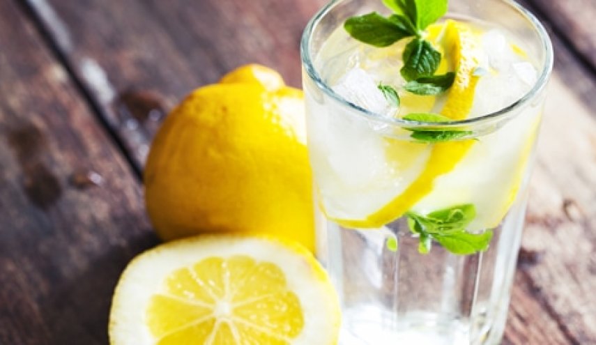 ماذا يحدث لأجسادكم عند شرب الماء مع الليمون على الريق؟