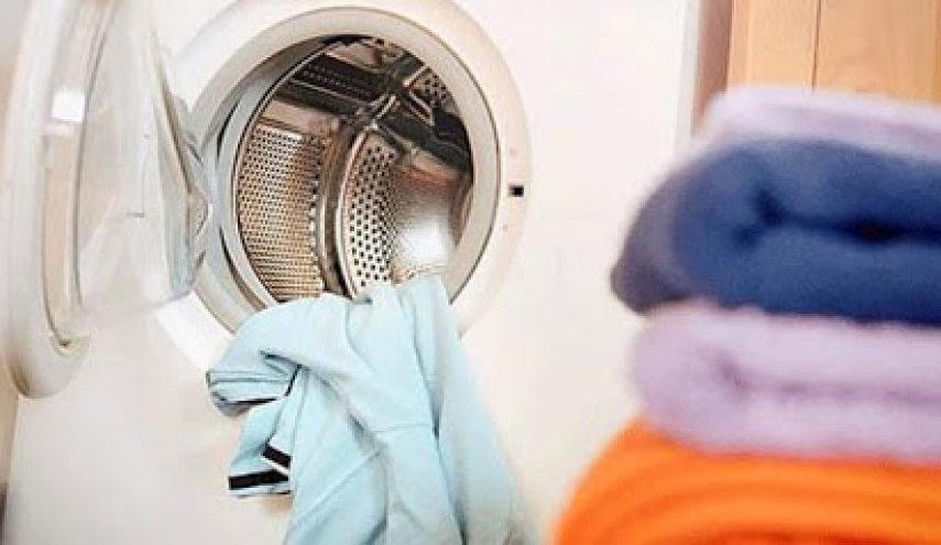 للتخلص من كورونا على أي درجة حرارة يجب غسل الملابس؟