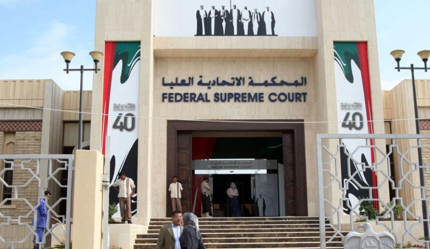 فيديو لإعلامي إماراتي عن الوافدين يقوده إلى السجن