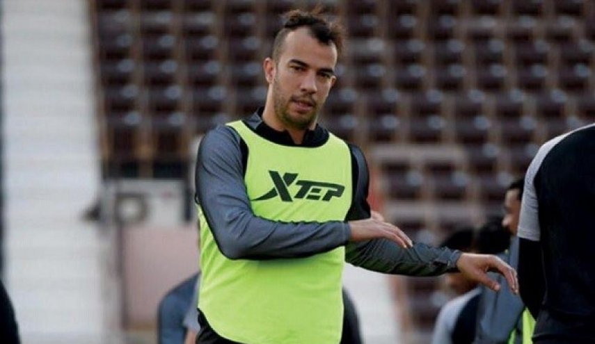  نجم منتخب الجزائر يُناشد السلطات لإجلائه إلى بلاده