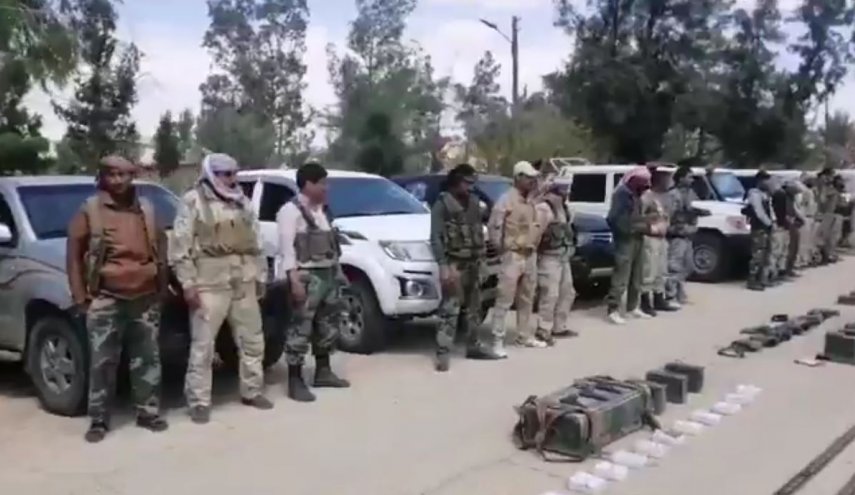 منشقون عن 