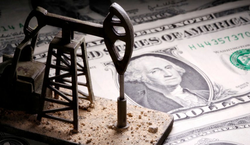 سعر العقود الآجلة لخام غرب تكساس الوسيط يهبط مرة أخرى لأقل من الصفر