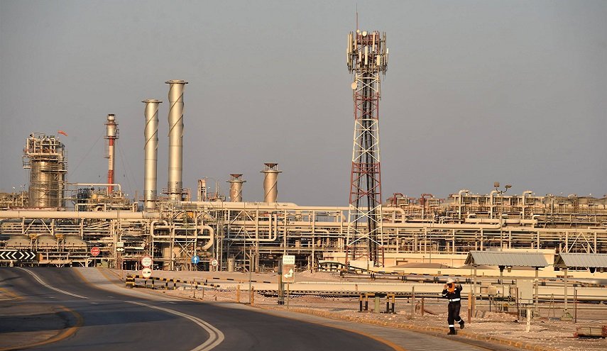 زلزال اقتصادي يضرب السعودية.. خفض الانفاق وزيادة الاقتراض