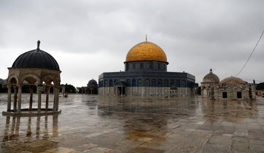 القدس.. صلاة الجمعة عند ابواب الاقصى في اول يوم برمضان