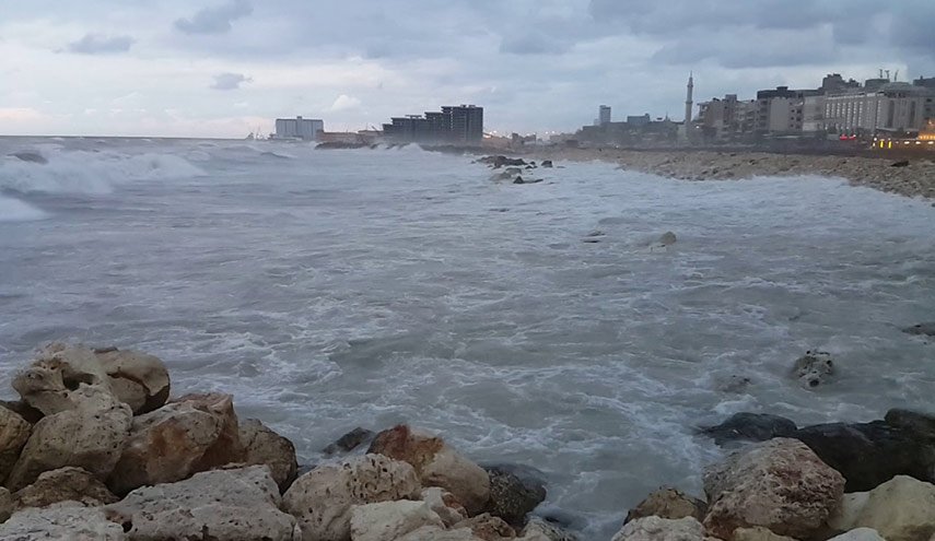 'تنين' بحري يضرب قرية في طرطوس غرب سوريا