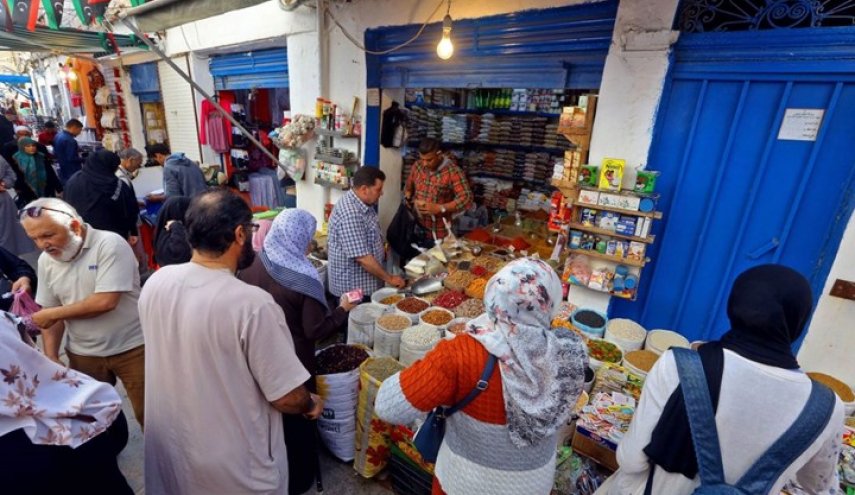 بالصور.. ليبيات يساعدن مئات الأسر العالقة بالقاهرة