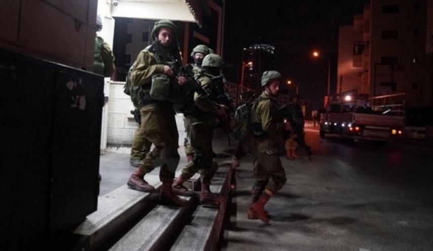 اعتقالات في القدس تطال 7 فلسطينيين بعد مداهمة منازلهم
