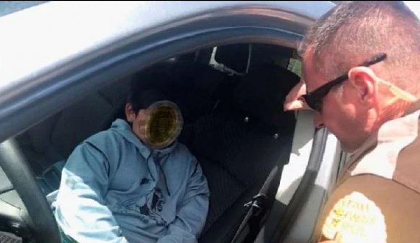الشرطة توقف طفلا بالـ5 يقود سيارة على طريق سريع