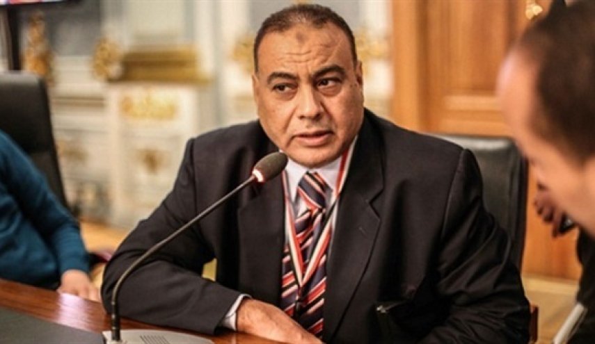بالصور.. نائب برلماني يثير غضب وانتقادات الشارع المصري