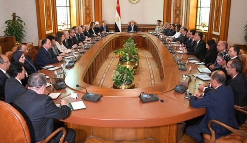 مصر... خصم 1% من دخل العاملين بالدولة لمدة عام لمواجهة كورونا
