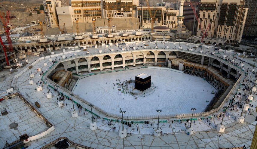 السعودية..الملك يوافق باقامة صلاة العيد في الحرمين بشرط!