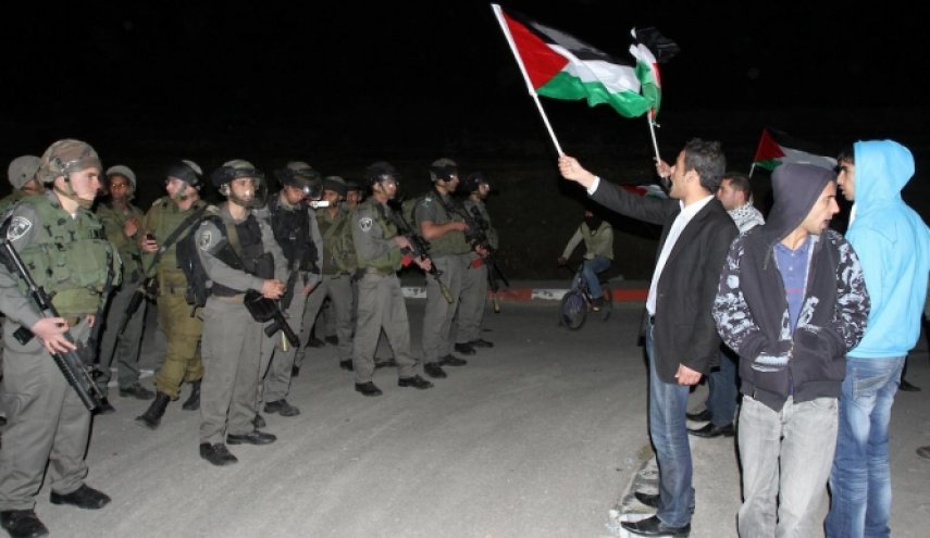 الاحتلال يعزل قرية بيت إكسا شمال غربي مدينة القدس 
