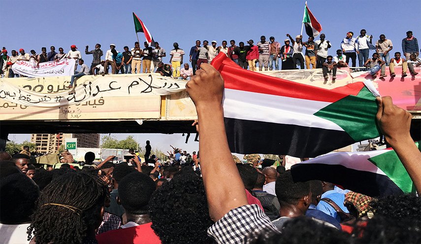 في الذكرى الاولى لاعتصام القيادة العامة في السودان..مطالبات للقتلى