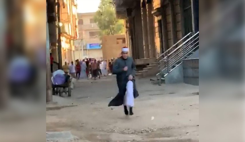 الأزهر يحيل الإمام المزيف للتحقيق بعد فيديو فراره من الشرطة