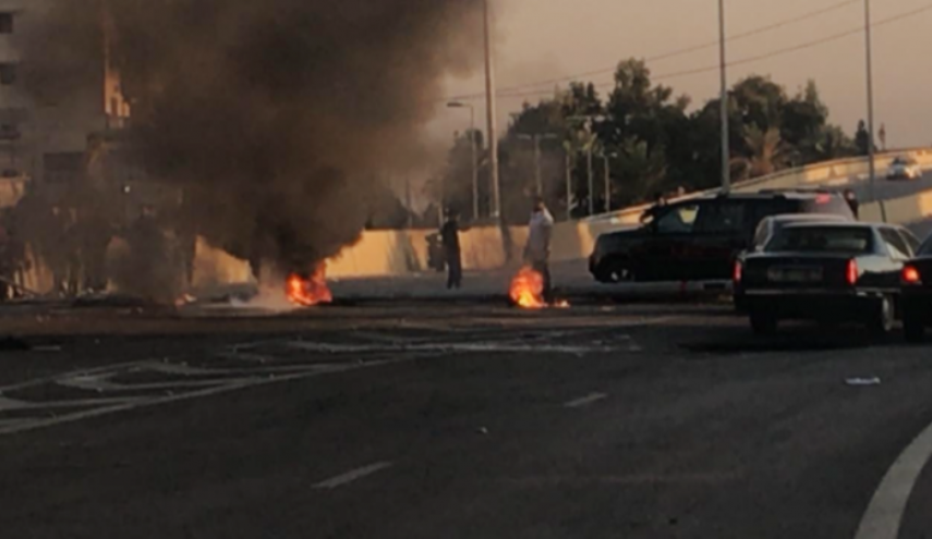 قطع الطرق مجددا في بعض مناطق لبنان