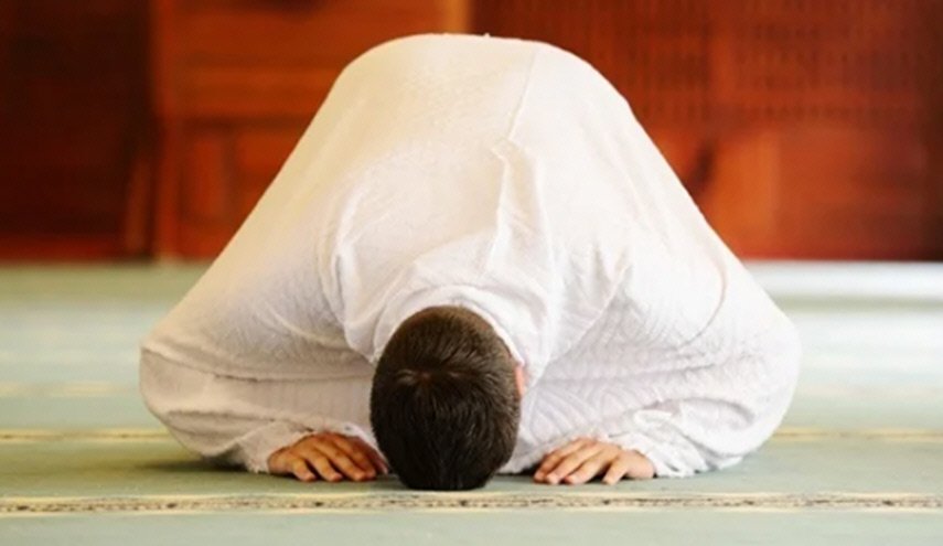 مصر تقيم أول صلاة جمعة منذ إغلاق المساجد