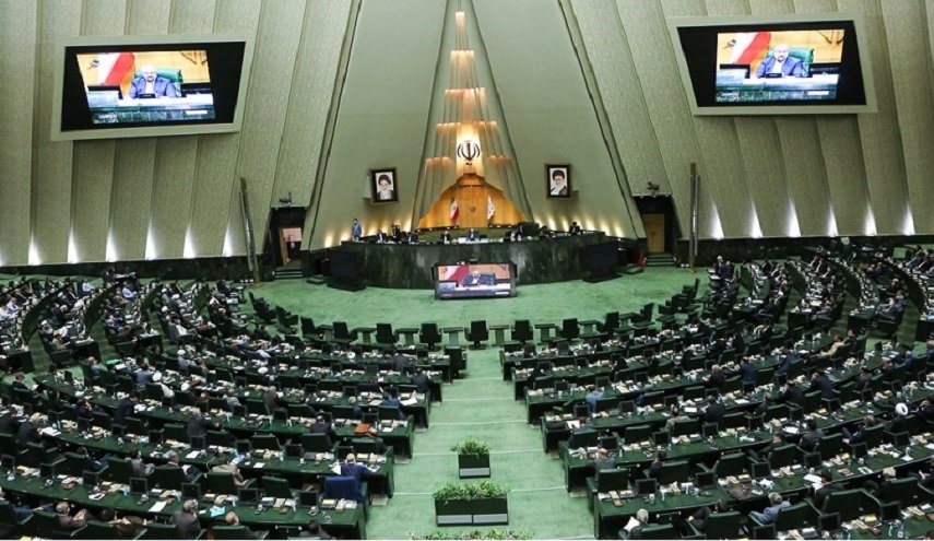 نواب إيرانيون یدینون الإرهاب العنصري للشرطة الأميركیة