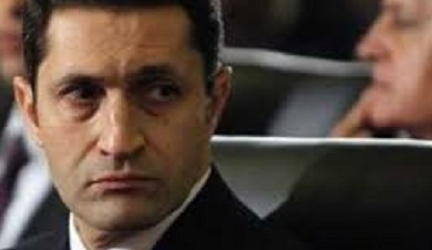 علاء مبارك يربط احتجاجات أمريكا برحيل والده!