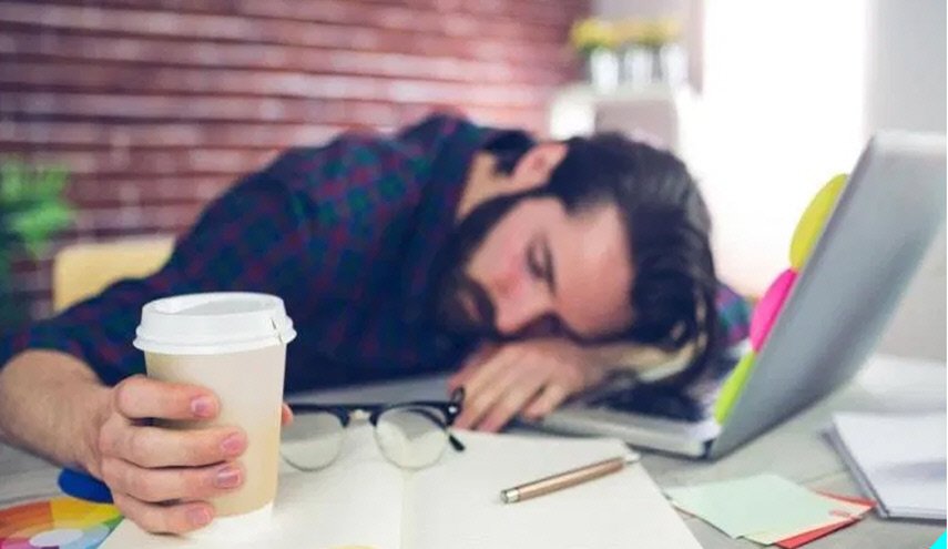 لماذا يشعر البعض بالتعب بعد شرب القهوة؟
