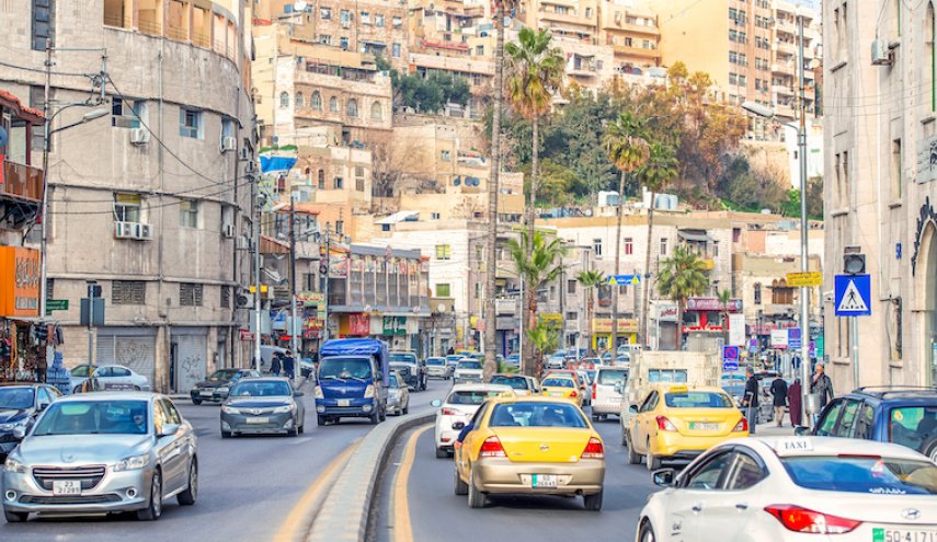 انهيار جدار ترابي بعمان يتسبب بوفاة اردني 