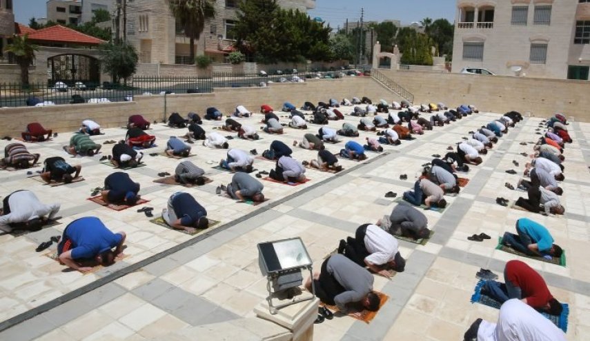 بالصور.. الأردن يفتح المساجد للمصلين مع الحفاظ على التباعد الاجتماعي