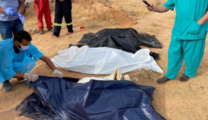 شاهد.. الوفاق تعثر على 4 مقابر جماعية بترهونة