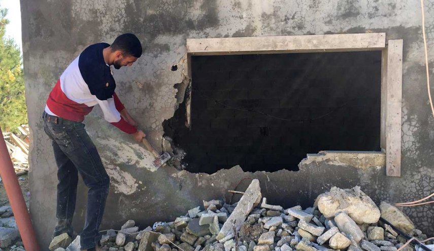 الاحتلال يُجبر عائلة مقدسية على هدم منزلها بنفسها