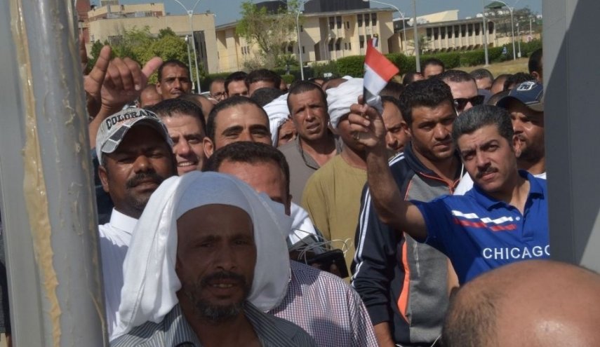 برلماني كويتي يهاجم الجالية المصرية في الكويت ويطالب بطردهم