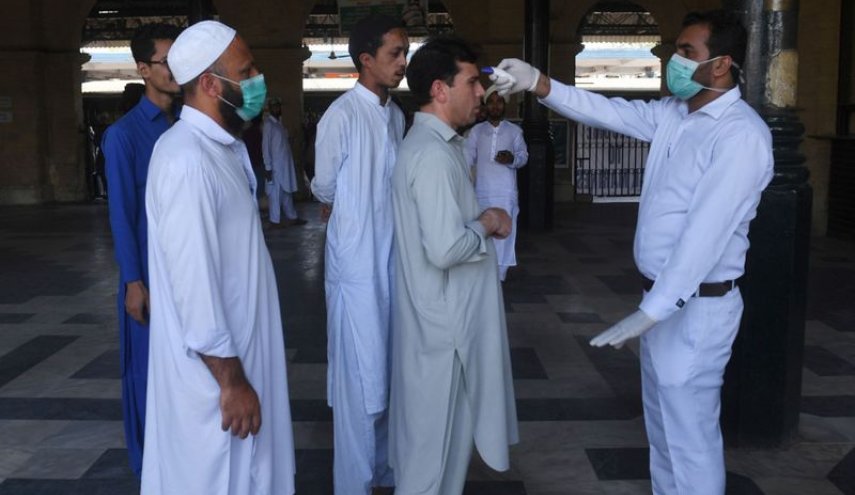 وزير باكستاني يتوقع أكثر من مليون إصابة بكورونا في بلاده
