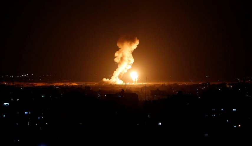 الإحتلال يستهدف مواقع للمقاومة في قطاع غزة
