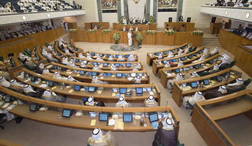بسبب كورونا.. برلمان الكويت يدعو 52 نائبا لعزل أنفسهم