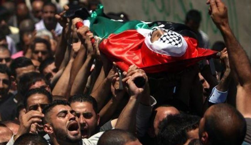 عوائل شهداء دير أبو مشعل تطالب باسترداد جثامين أبنائها

