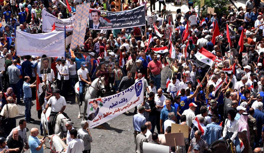 هذا ما أكد عليه السوريون المشاركون في وقفة وطنية بساحة الشهداء 