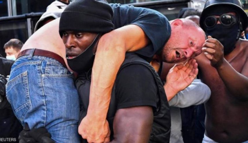 صحيفة بريطانية تكشف تفاصيل مفاجئة حول الصورة التي هزت العالم!
