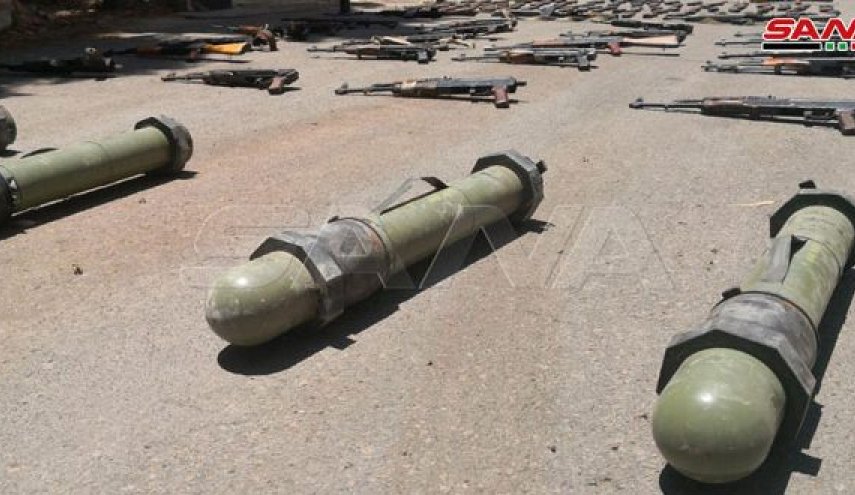 شاهد.. هذا ما ضبطه الجيش السوري من مخلفات للإرهابيين بريف دمشق 