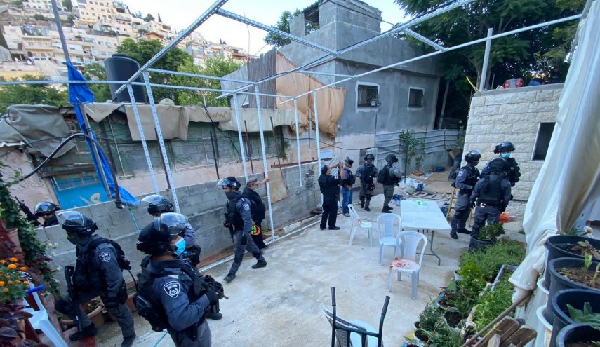 سلطات الاحتلال تشرد عائلة فلسطينية في سلوان بعد هدم منزلها