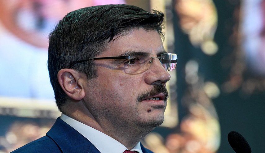 مستشار أردوغان يشن هجوما لاذعا على السعودية والإمارات ويصفهم بـ'المحتلين'