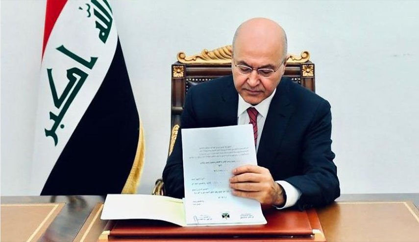 صالح يصادق على قانون لتمويل رواتب الموظفين والمتقاعدين بالعراق