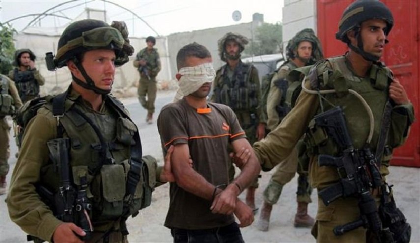 اعتقالات تطال 10 فلسطينيين بينهم فتى في الضفة