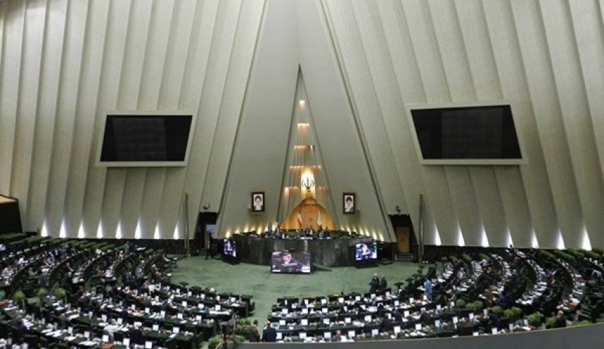 ظريف يقدم تقريرا للبرلمان يوم الاحد القادم
