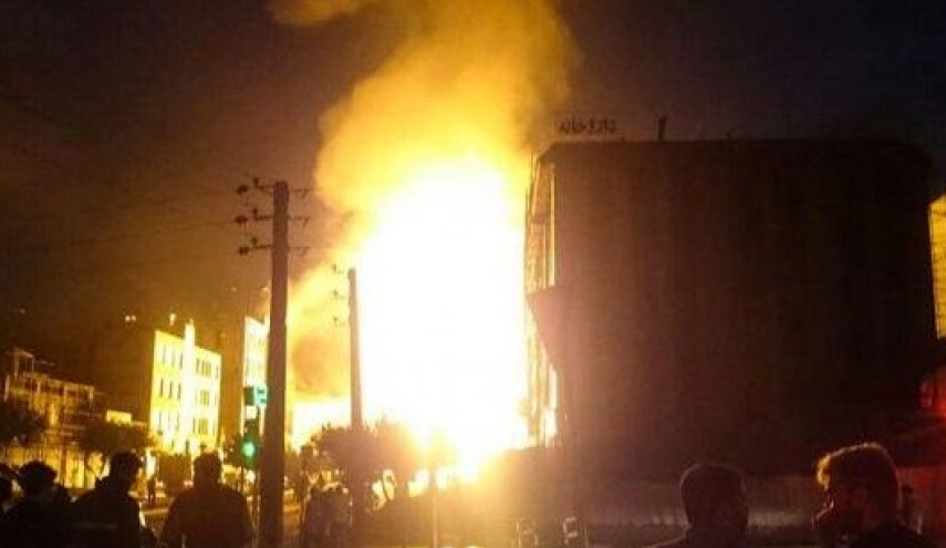 مصرع 13 شخصا في حادث الانفجار بمركز طبي شمال طهران