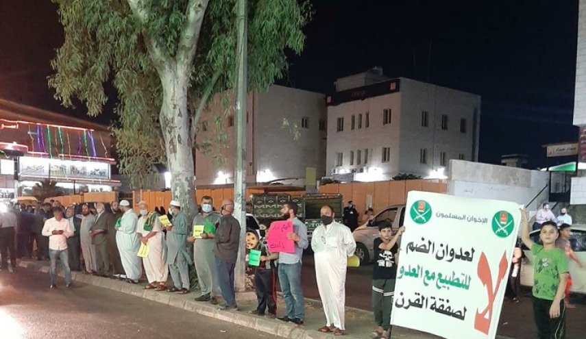  بالصور: سلسلة بشرية في العاصمة عمّان رفضا لخطة الضم 
