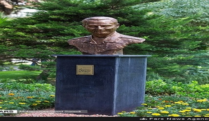 بالصور.. إزاحة الستار عن تمثال الشهيد قاسم سليماني
