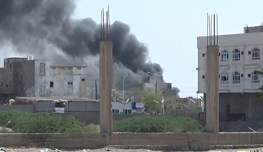 تحالف العدوان يقصف بالمدفعية مناطق بالحديدة بعد غارات جوية