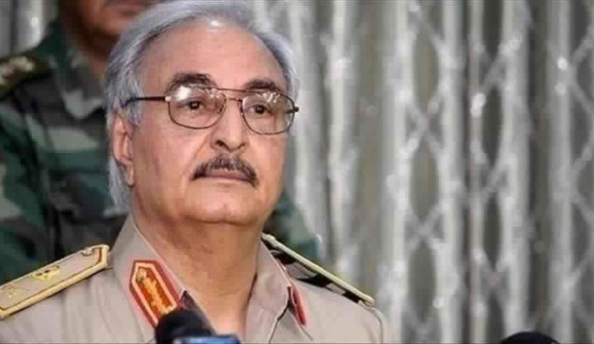فايننشال تايمز: حفتر بات عبئا على فرنسا ولم تعد له قيمة
